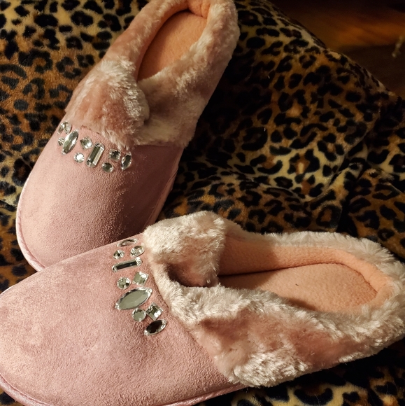 Avon Shoes - 🎄Memory Foam Jeweled Slipper, large 9/10, NEW🎄
